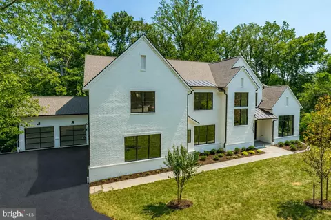 Exterior - 1701 Briar Ridge Rd, Mclean, VA 22101 photo 6 of 38