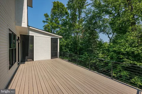 Exterior - 1701 Briar Ridge Rd, Mclean, VA 22101 photo 21 of 38
