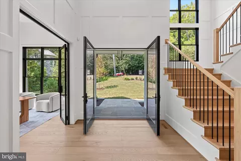 Entry Way - 1701 Briar Ridge Rd, Mclean, VA 22101 photo 2 of 22