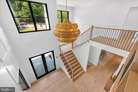 Entry Way - 1701 Briar Ridge Rd, Mclean, VA 22101 photo 17 of 22
