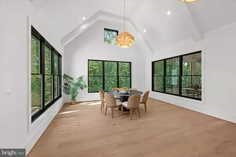Dining - 1701 Briar Ridge Rd, Mclean, VA 22101 photo 5 of 7