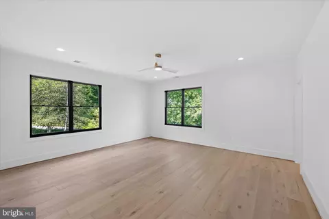 Bedroom - 1701 Briar Ridge Rd, Mclean, VA 22101 photo 10 of 11