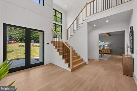 Entry Way - 1701 Briar Ridge Rd, Mclean, VA 22101 photo 4 of 22