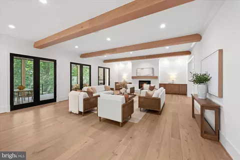 Living - 1701 Briar Ridge Rd, Mclean, VA 22101 photo 3 of 9