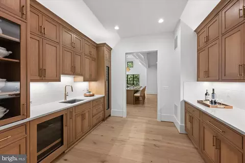 Entry Way - 1701 Briar Ridge Rd, Mclean, VA 22101 photo 9 of 22