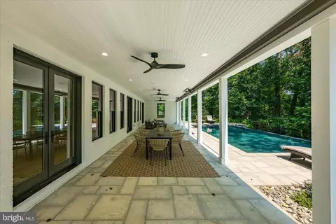 Exterior - 1701 Briar Ridge Rd, Mclean, VA 22101 photo 29 of 38