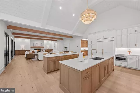 Kitchen - 1701 Briar Ridge Rd, Mclean, VA 22101 photo 7 of 9