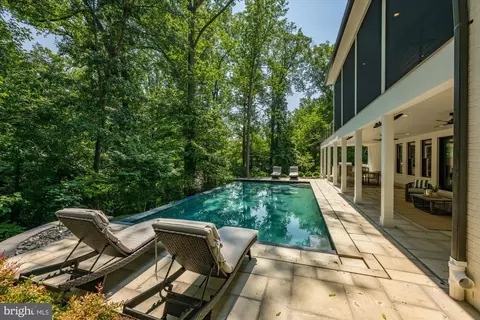 Exterior - 1701 Briar Ridge Rd, Mclean, VA 22101 photo 23 of 38
