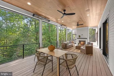 Exterior - 1701 Briar Ridge Rd, Mclean, VA 22101 photo 12 of 38