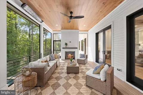 Exterior - 1701 Briar Ridge Rd, Mclean, VA 22101 photo 16 of 38