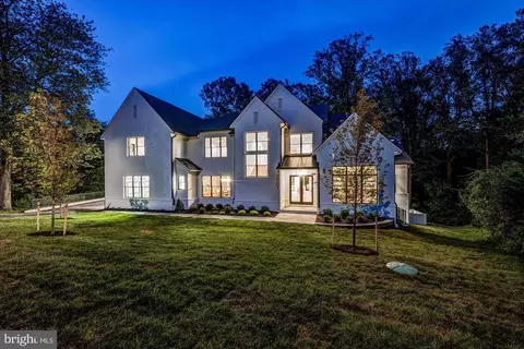 Exterior - 1701 Briar Ridge Rd, Mclean, VA 22101 photo 10 of 38