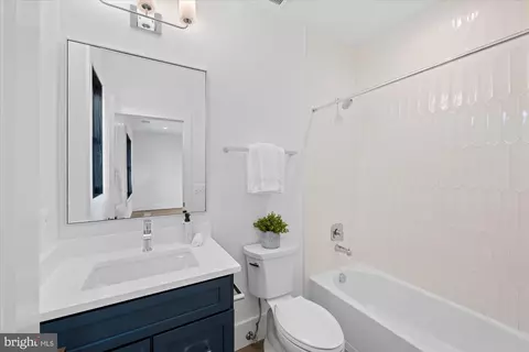 Bath - 1701 Briar Ridge Rd, Mclean, VA 22101 photo 10 of 13
