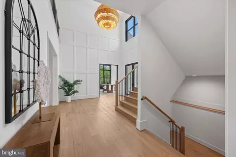 Entry Way - 1701 Briar Ridge Rd, Mclean, VA 22101 photo 5 of 22