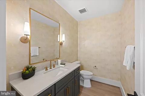 Bath - 1701 Briar Ridge Rd, Mclean, VA 22101 photo 13 of 13