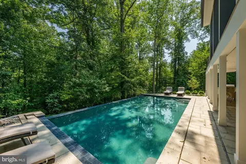 Exterior - 1701 Briar Ridge Rd, Mclean, VA 22101 photo 24 of 38