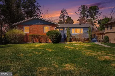 902 Echols St SE, Vienna, VA 22180