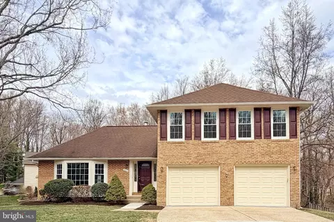 4607 Tapestry Dr, Fairfax, VA 22032