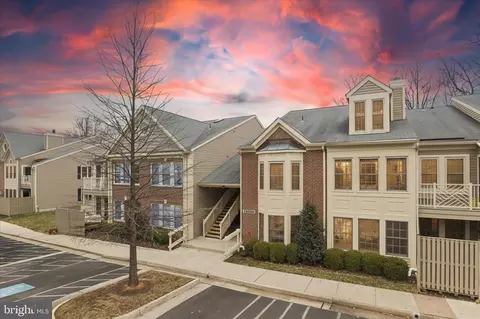 12008 Ridge Knoll Dr #7, Fairfax, VA 22033