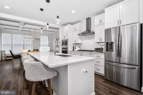 5207 Ridgeview Retreat Dr, Chantilly, VA 20151