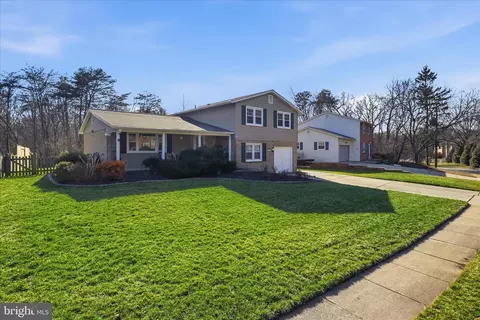 4797 Tapestry Dr, Fairfax, VA 22032