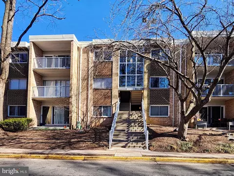2901 Charing Cross Rd #8, Falls Church, VA 22042