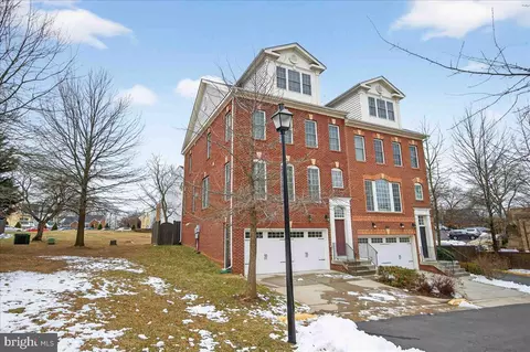 2081 Hutchison Grove Ct, Falls Church, VA 22043