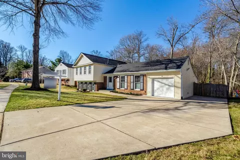 9315 Winbourne Rd, Burke, VA 22015