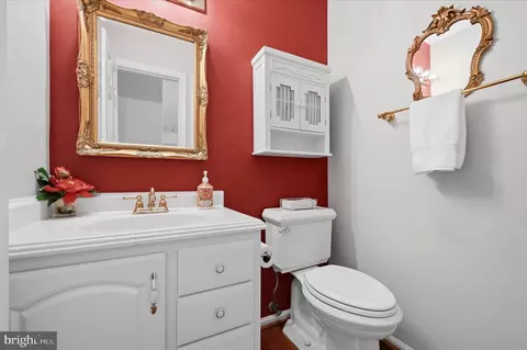 Bath - 7001 Ebbtide Ln, Burke, VA 22015 photo 1 of 6