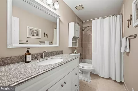 Bath - 7001 Ebbtide Ln, Burke, VA 22015 photo 4 of 6