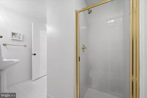 Bath - 7001 Ebbtide Ln, Burke, VA 22015 photo 5 of 6