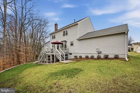 Exterior - 7001 Ebbtide Ln, Burke, VA 22015 photo 6 of 8