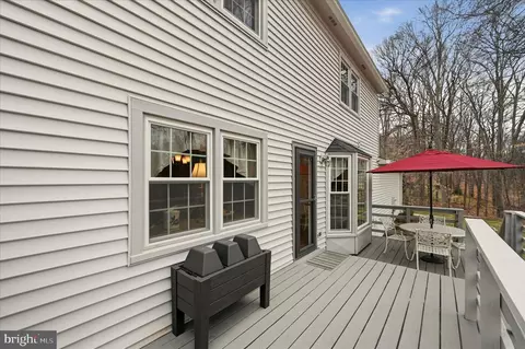 Exterior - 7001 Ebbtide Ln, Burke, VA 22015 photo 5 of 8