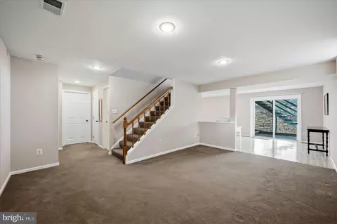 Living - 7001 Ebbtide Ln, Burke, VA 22015 photo 1 of 2