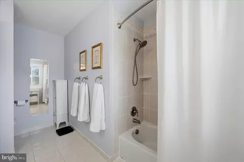 Bath - 7001 Ebbtide Ln, Burke, VA 22015 photo 3 of 6