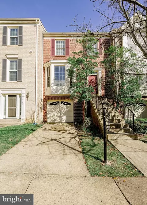 6584 Irvin Ct, Alexandria, VA 22312