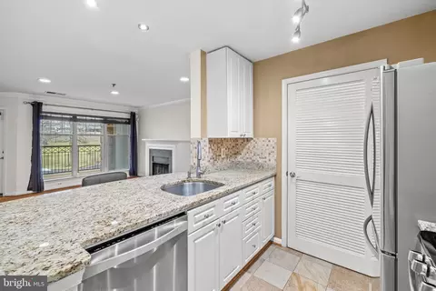 5563 Seminary Rd #107, Falls Church, VA 22041