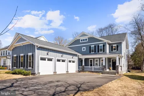 8633 Fort Hunt Rd, Alexandria, VA 22308