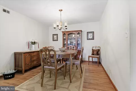 Dining - 7600 Tremayne Pl #301, Mclean, VA 22102 photo 1 of 2