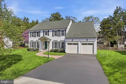 4305 Woodward Ct, Chantilly, VA 20151