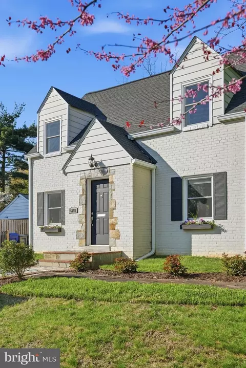 6060 Wooten Dr, Falls Church, VA 22044