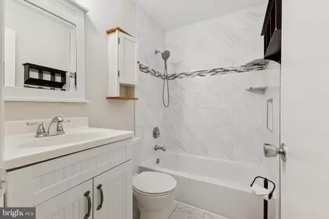 Bath - 11611 Vantage Hill Rd #11B, Reston, VA 20190 photo 1 of 2