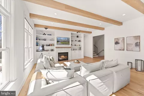 Living - 8621 Mchenry St, Vienna, VA 22180 photo 2 of 6