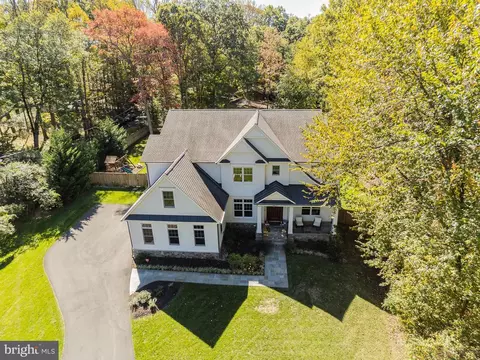 Exterior - 8621 Mchenry St, Vienna, VA 22180 photo 14 of 17