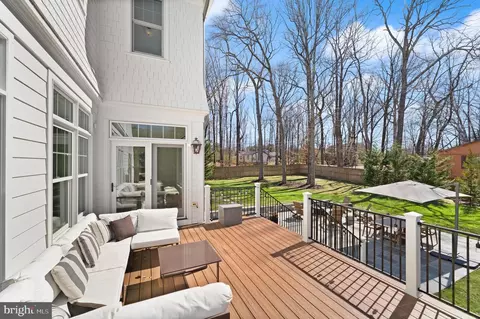 Exterior - 8621 Mchenry St, Vienna, VA 22180 photo 7 of 17