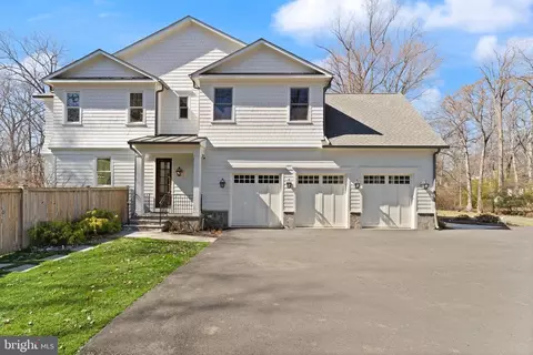 Exterior - 8621 Mchenry St, Vienna, VA 22180 photo 17 of 17
