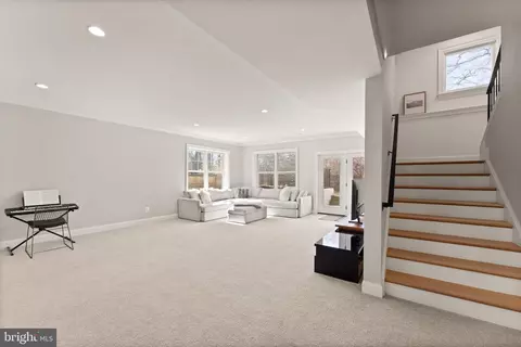 Living - 8621 Mchenry St, Vienna, VA 22180 photo 4 of 6