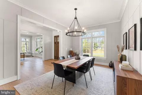 Dining - 8621 Mchenry St, Vienna, VA 22180 photo 2 of 5