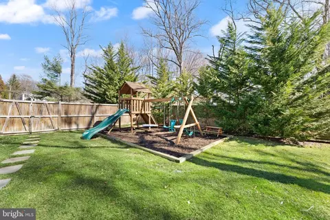 Exterior - 8621 Mchenry St, Vienna, VA 22180 photo 10 of 17
