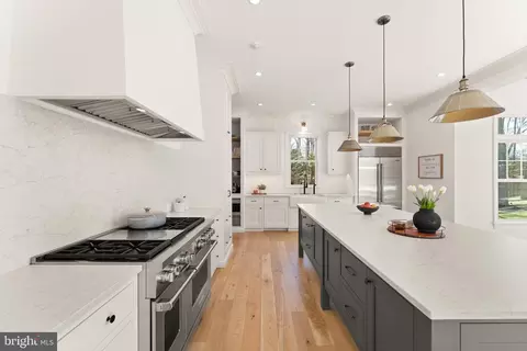 Kitchen - 8621 Mchenry St, Vienna, VA 22180 photo 4 of 5