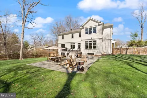 Exterior - 8621 Mchenry St, Vienna, VA 22180 photo 11 of 17
